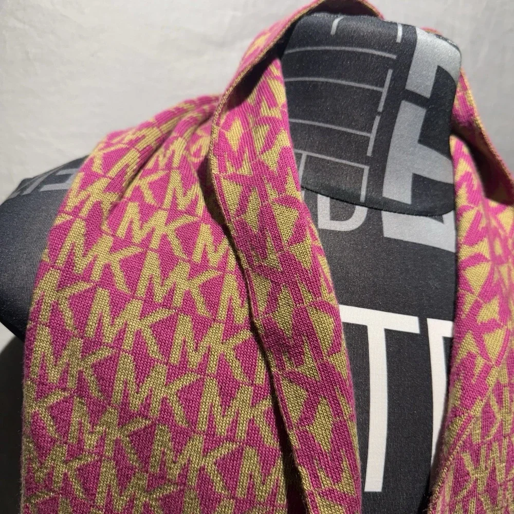 Michael Kors Logo Soft Cozy Scarf‎ Fuchsia Pink Purple Tan OS
